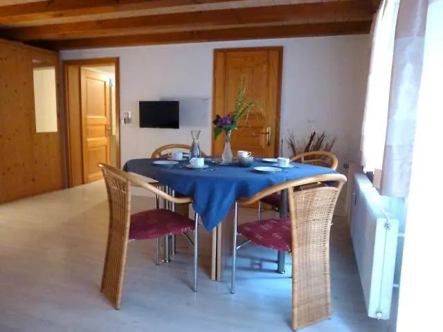 霍尔霍恩公寓 *